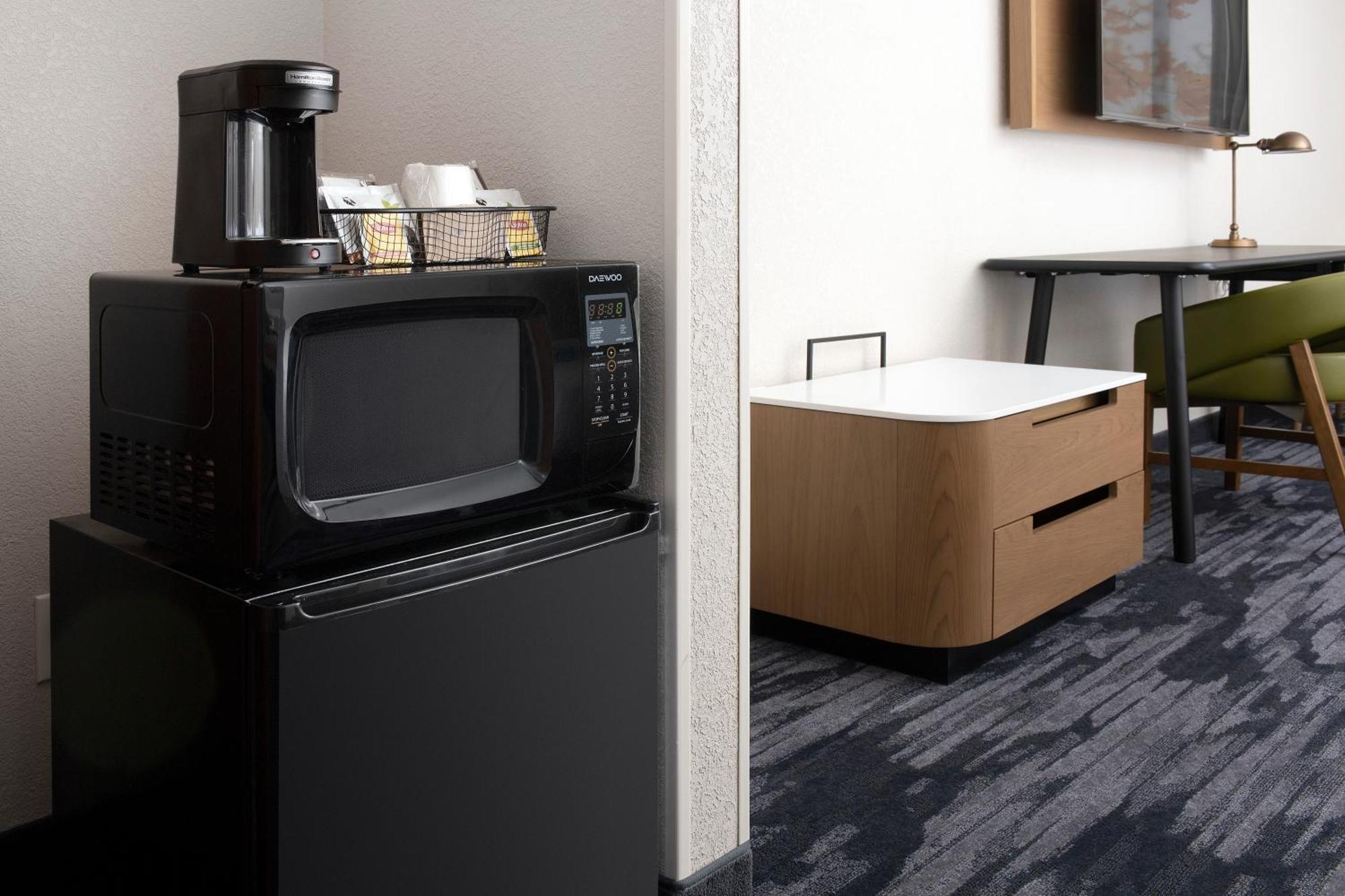 Fairfield Inn & Suites By Marriott Alexandria West/Mark Center מראה חיצוני תמונה