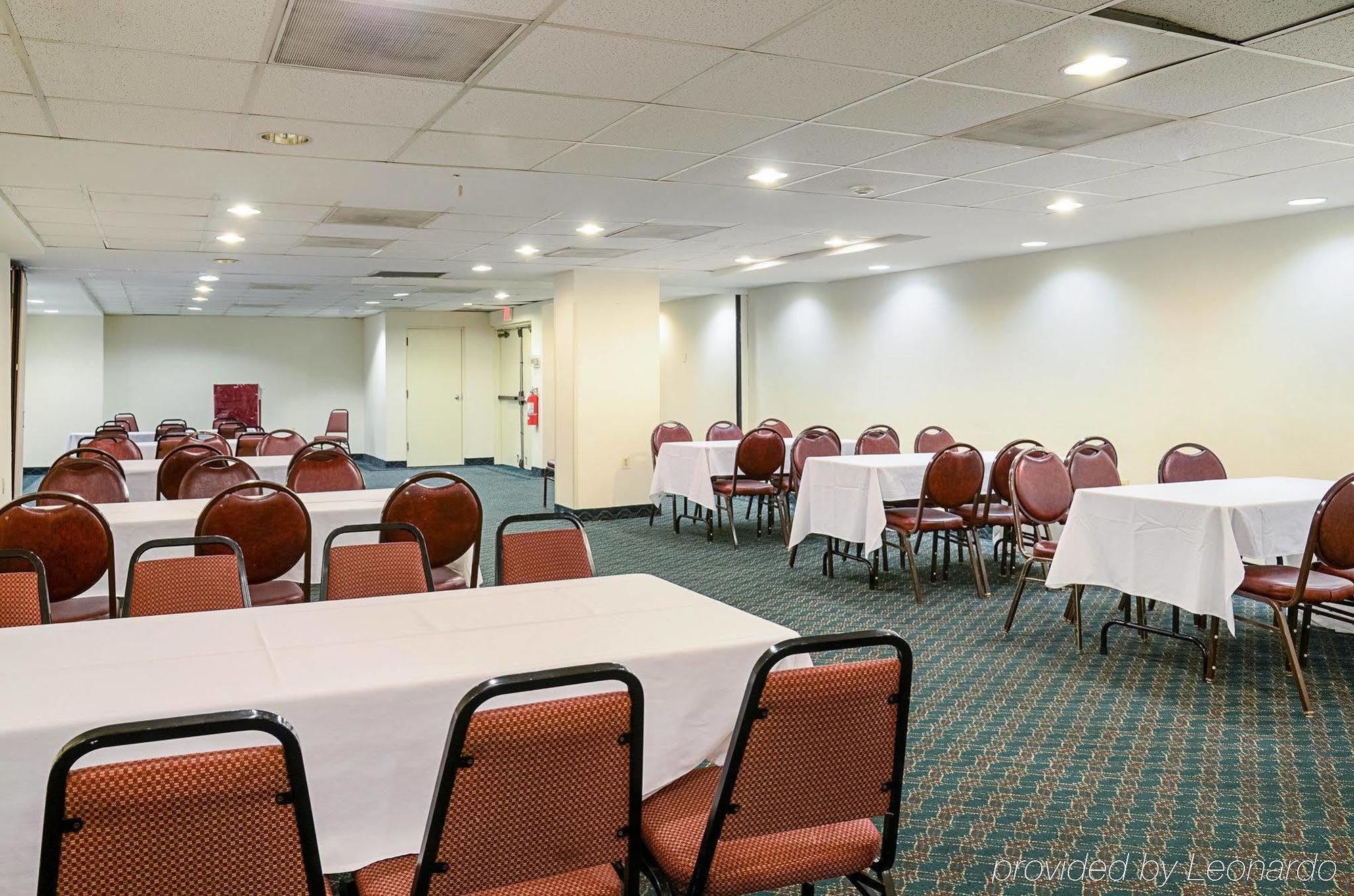 Fairfield Inn & Suites By Marriott Alexandria West/Mark Center מראה חיצוני תמונה